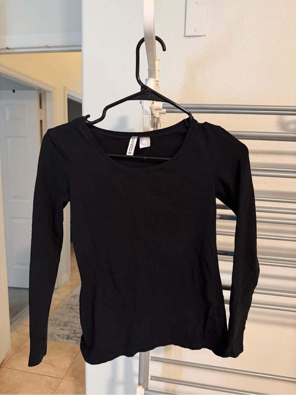 Basic Black Long-Sleeve Scoop Neck Top - Divided